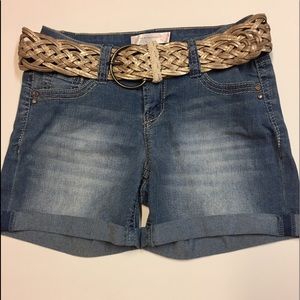 NWOT No Boundaries Jean Shorts, Size 7